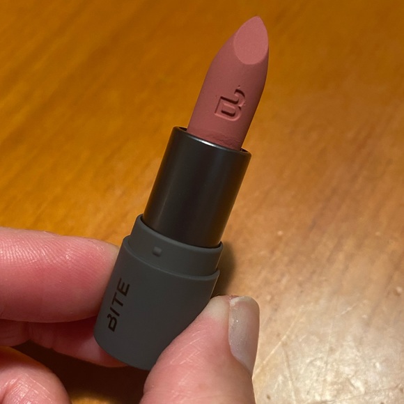 Bite Beauty Power Move Soft Matte Lipstick Sugar Buns - Picture 5 of 16